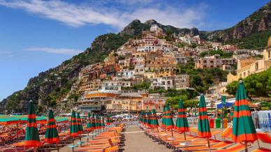 Le spiagge di Positano, dove respirare il fascino della Dolce Vita sulla Costiera Amalfitana