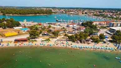Bijeca, la spiaggia da sogno in Croazia tra sabbia dorata e mare cristallino