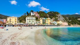 Le spiagge di sabbia in Liguria: dove la costa si fa dolce