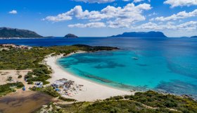 Spiaggia Bianca in Sardegna, l’angolo di meraviglia perfetto per le vostre vacanze