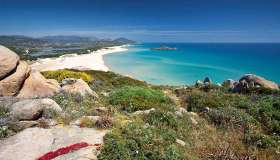 Su Giudeu, la mezzaluna di sabbia che fa sognare tra le spiagge della Sardegna