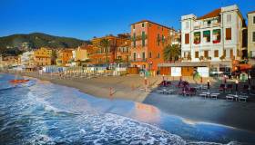 Le spiagge più esclusive d’Italia: dove il mare incontra il lusso e il prezzo sale