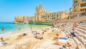 Malta, spiagge di San Julian: dove il mare incontra il vero divertimento