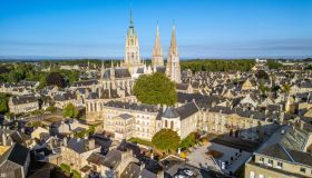 Bayeux, la perla normanna tra Medioevo e memoria storica