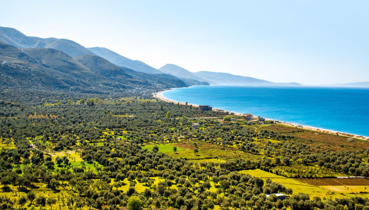 Panorama della spiaggia di Borsh, Albania