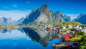 Hamnøy, il villaggio incantato dove le montagne incontrano il mare