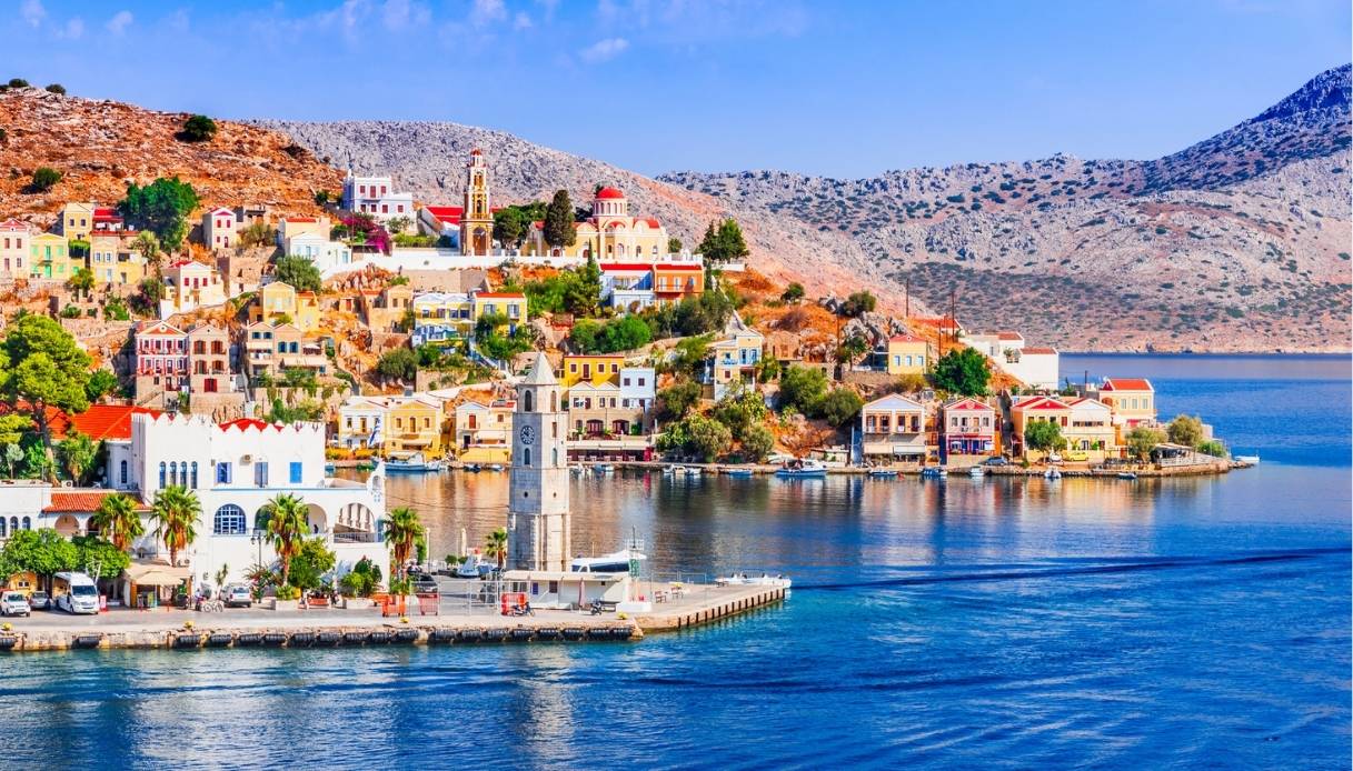 https://siviaggia.it/wp-content/uploads/sites/2/2025/08/Symi-isola-greca.jpg
