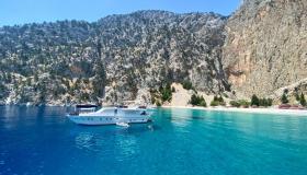 Symi (in Grecia) e le sue spiagge: natura selvaggia e acque trasparenti