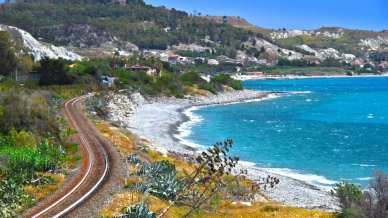 In Calabria riparte il treno storico sulla suggestiva Costa degli Dei