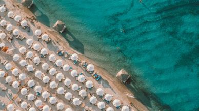 Spiagge libere, l’Italia è il Paese d’Europa in cui ci sono meno: è record di stabilimenti