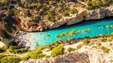 Da paradiso a discarica: l’inferno di Calò des Moro dopo il boom social