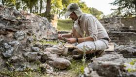 Nella Thailandia del Nord è stata scoperta un’antica (e importantissima) grotta nella giungla