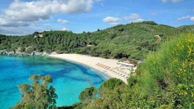 Fetovaia, la spiaggia da sogno che abbraccia cuore e sensi sull’Isola d’Elba