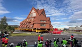 La chiesa di Kiruna, in Svezia, parte per un viaggio storico attraverso la città