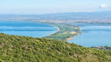 Spiaggia della Giannella: dove il mare abbraccia la laguna e i sogni si tingono d’oro