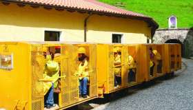 A bordo del trenino giallo tra le antiche miniere della Val Trompia