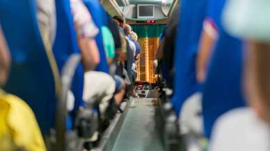 L’autobus è il nuovo modo di viaggiare che sta spopolando tra i giovani