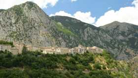 Castrovalva, il borgo d’Abruzzo dipinto da Escher