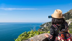 L’intelligenza artificiale batte gli influencer: come i viaggiatori programmano le vacanze