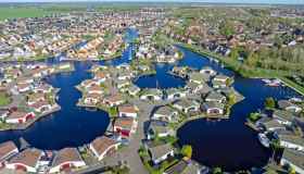 Tutto il fascino di Lemmer e del suo mosaico d’acqua olandese