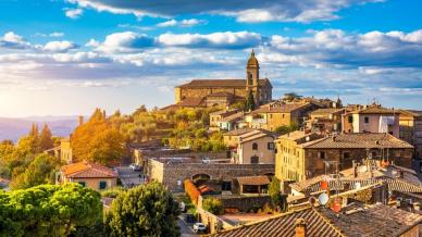 Val d’Orcia tra cipressi e calici, dove il paesaggio e il vino raccontano l’autunno