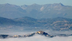 Monti Sibillini: valli, sentieri e panorami tra silenzio, nebbia e mistero