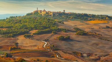 Foliage in Toscana, 9 boschi e borghi dove la natura esplode di colori ed è magia