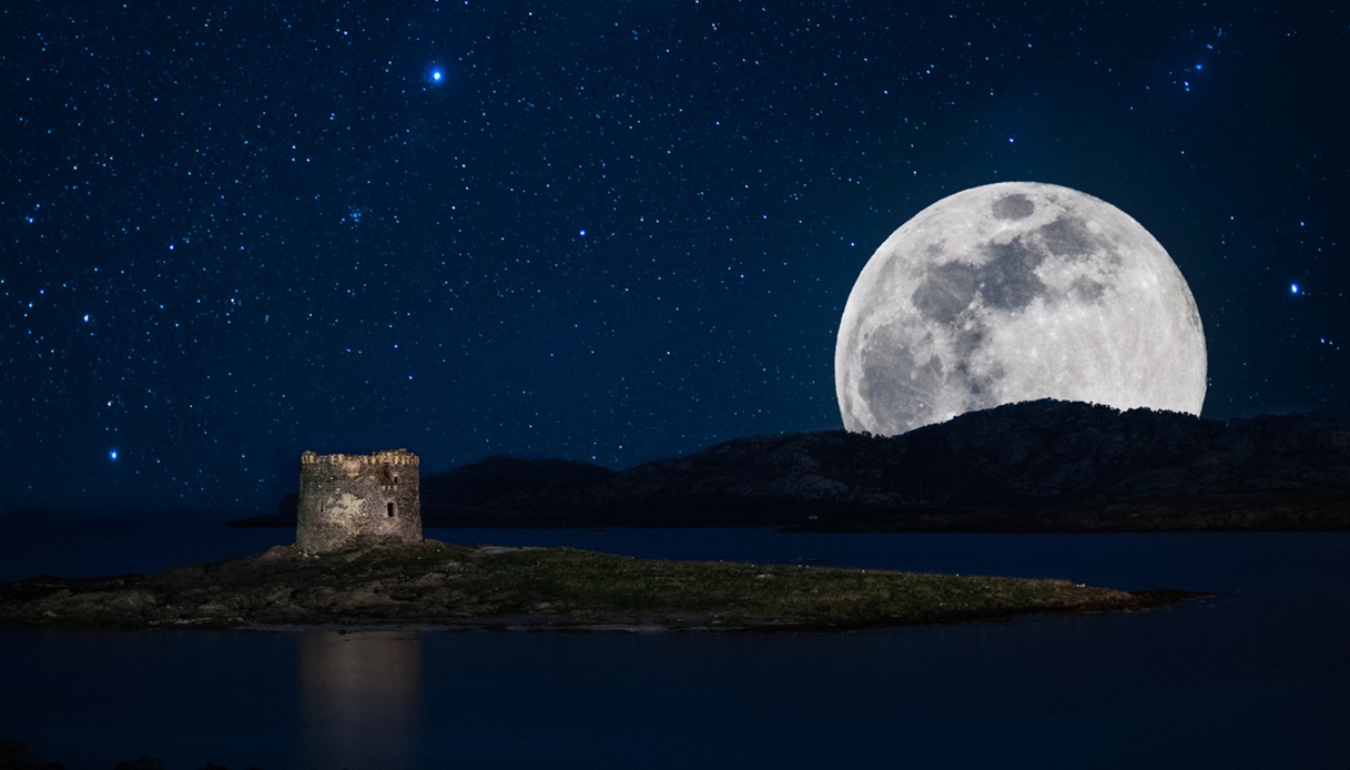 Arriva la prima Superluna del 2025 a ottobre: dove ammirare lo spettacolo più affascinante