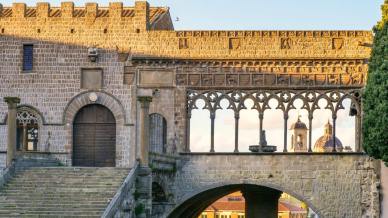 In the Hand of Dante: le spettacolari location italiane del film presentato a Venezia 82