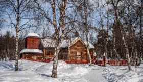 La chiesa selvaggia di Pielpajärvi: storia e fascino in Lapponia