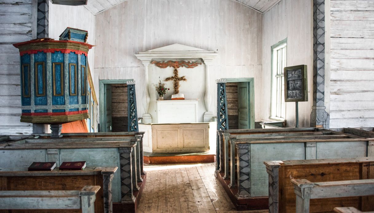 Scorcio dell'interno della Chiesa selvaggia di Pielpajärvi, Finlandia