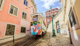 Funicolare da Glória, il monumento nazionale di Lisbona tra i più fotografati dai turisti