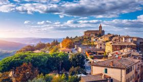 I borghi del vino più belli in Italia dove l’aria profuma di uva e pigiatura