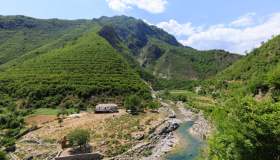 Scavi archeologici rivelano la prima tomba monumentale romana nel cuore dell’Albania