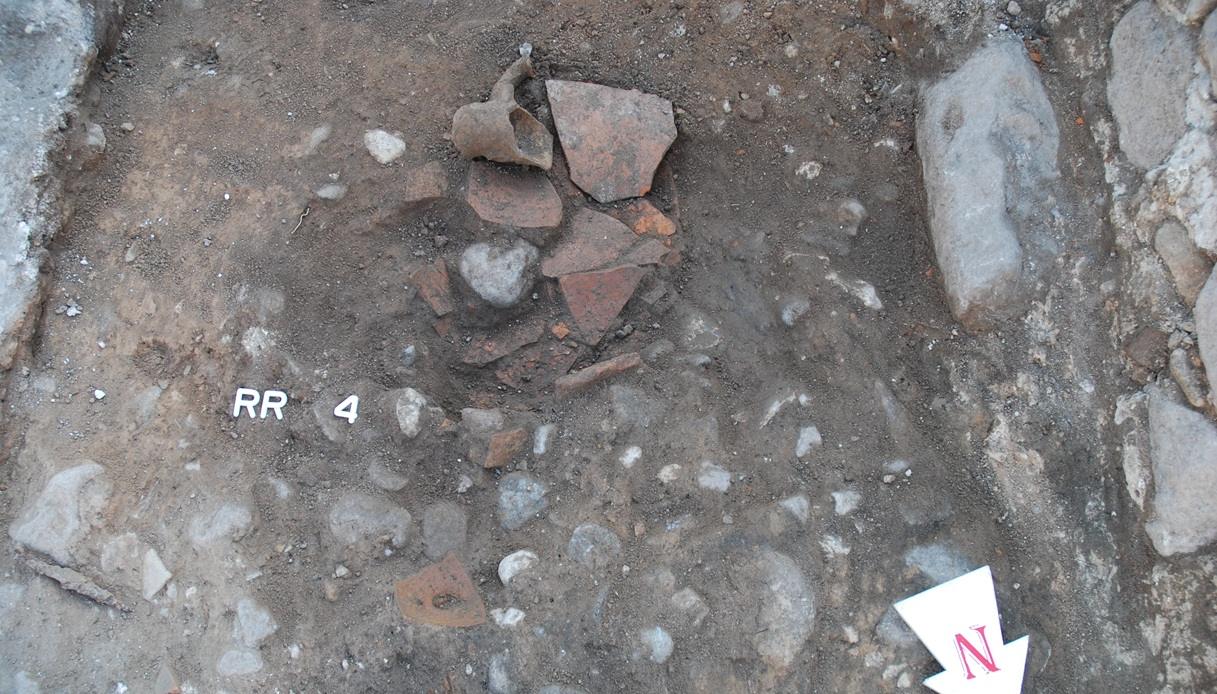 Anfora scoperta nel nuovo sito archeologico di Egna