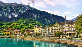 Bönigen è il borgo più bello della Svizzera: una perla sul lago di Brienz