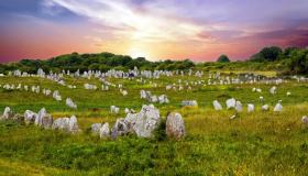 Allineamenti di Carnac, il più grande mistero megalitico d’Europa