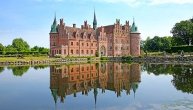 Il Castello di Egeskov sull’isola da fiaba di Andersen ha una casa delle bambole formato maxi