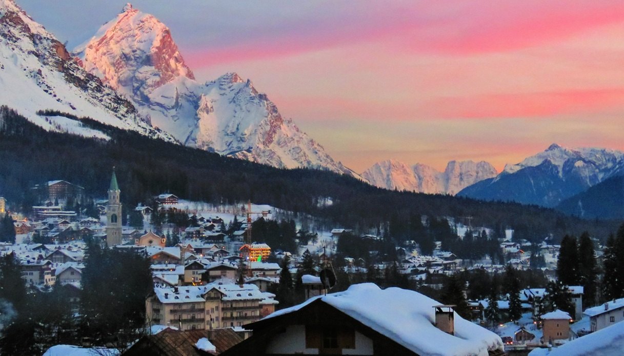 https://siviaggia.it/wp-content/uploads/sites/2/2025/10/Cortina-dAmpezzo-1.jpg
