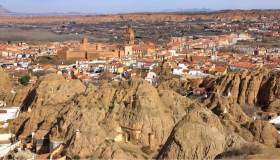 Guadix, la Capitale delle rocce dove case troglodite creano paesaggi surreali