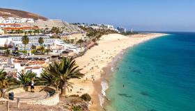 Tutta la bellezza di Morro Jable, dove il paesaggio desertico incontra l’oceano