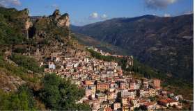 Un borgo senza paragoni in Italia e nel mondo: Ulassai incanta con storia, natura e tradizioni