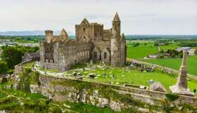 Tipperary, in Irlanda, è un racconto di castelli, vallate e antiche tradizioni