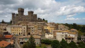 Torre Alfina, il borgo dominato da un castello fiabesco e dal Bosco di Biancaneve