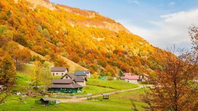 Friuli autentico: seguire il corso del fiume Torre tra cascate nascoste e boschi autunnali