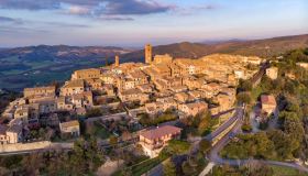 La CNN elogia Radicondoli, il borgo toscano che paga chi vuole viverci