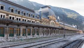 Le linee ferroviarie abbandonate da brivido (in Italia e nel mondo): binari fantasma e stazioni dimenticate