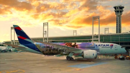 Harry Potter compie 25 anni nel 2026: una compagnia aerea offre aerei a tema (e tanto divertimento)