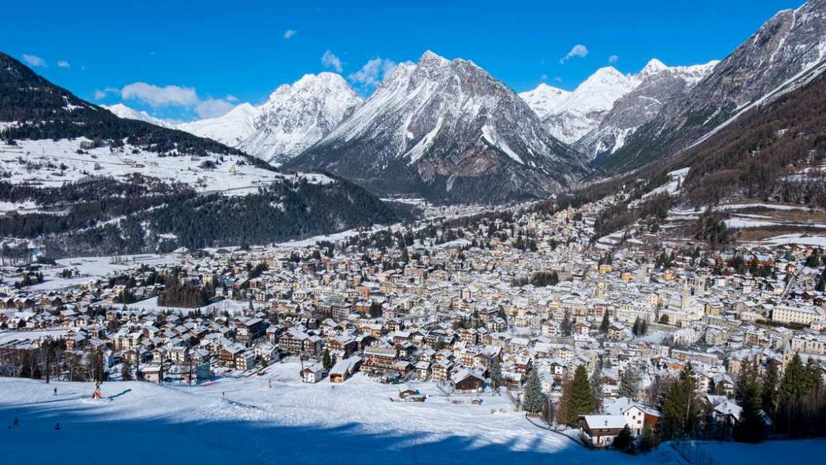 Tra borghi, città e montagne: ecco dove andare a Natale 2025 in Italia