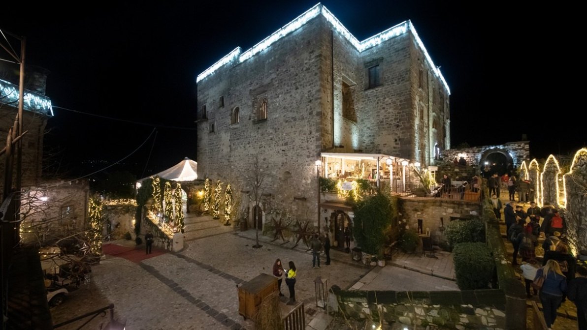 Castello di Limatola, il meraviglioso maniero che a Natale si trasforma in una fiaba